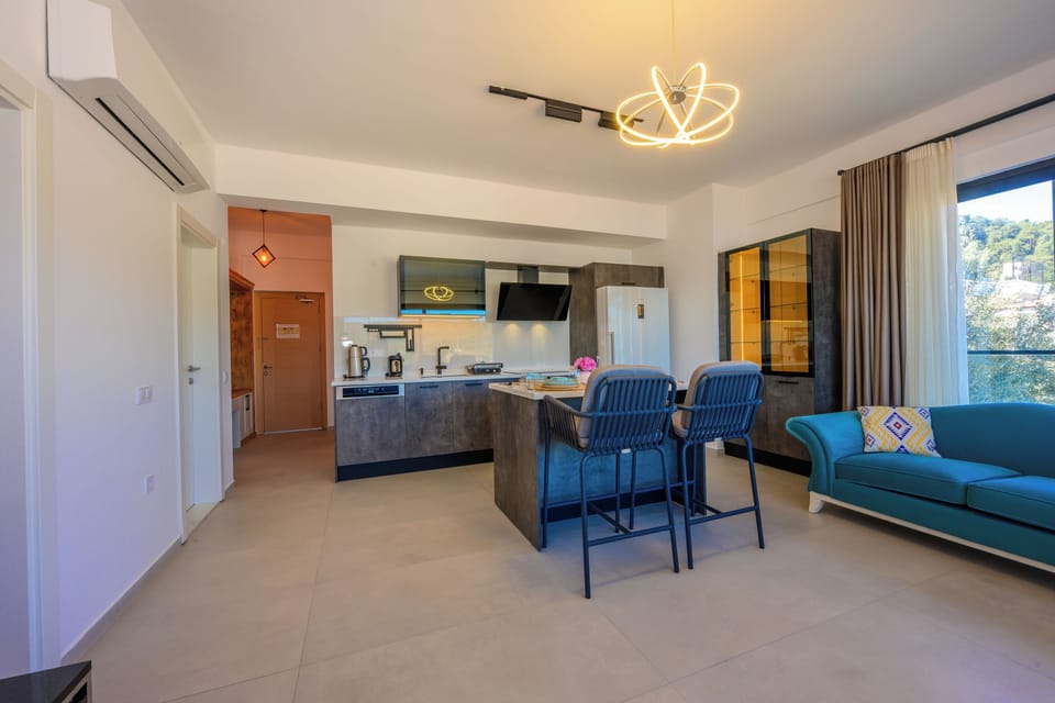 Deluxe Apartment, Sea View | 2 bedrooms, desk, free WiFi