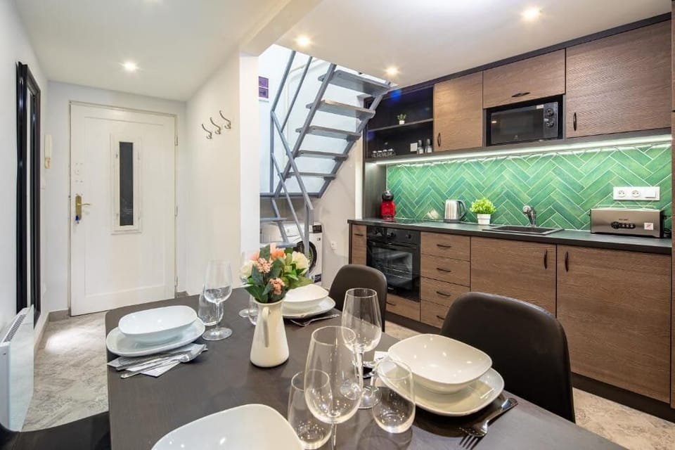 Apartment, Multiple Beds | In-room dining