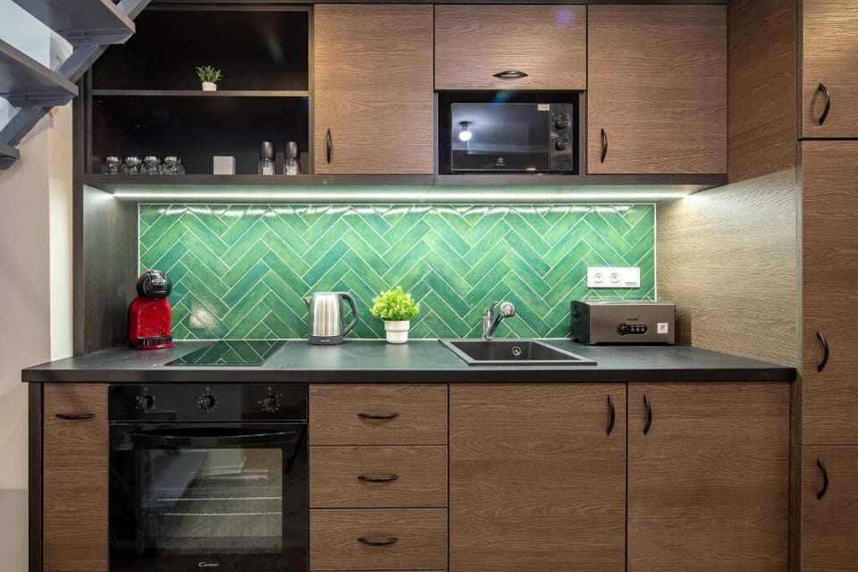 Apartment, Multiple Beds | Private kitchen | Electric kettle, toaster