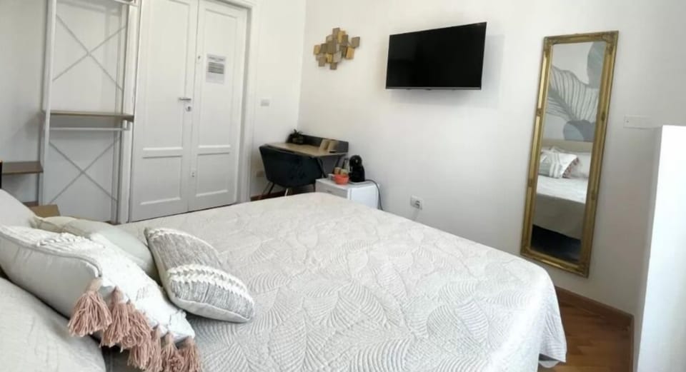 Double Room | Desk, iron/ironing board, free WiFi