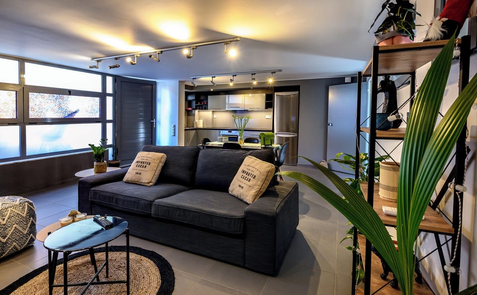Comfort Apartment, City View | Living area