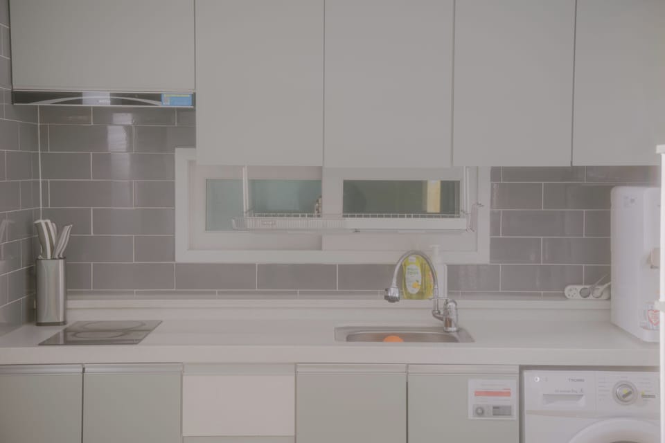 Suite (non-Korean nationals only) | Private kitchen | Fridge, microwave, stovetop, cookware/dishes/utensils