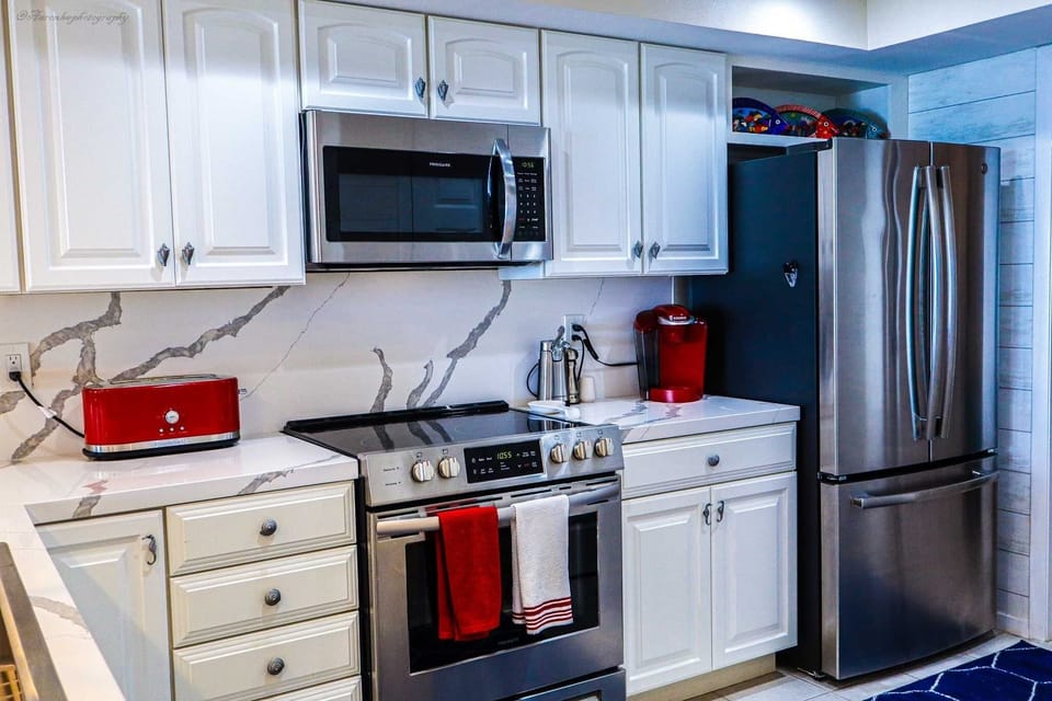 Appliance, Microwave, Oven, Indoors, Kitchen