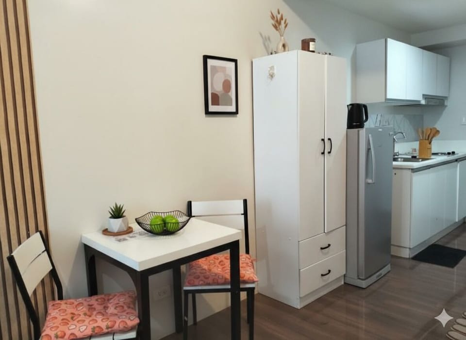 Apartment, City View | In-room dining