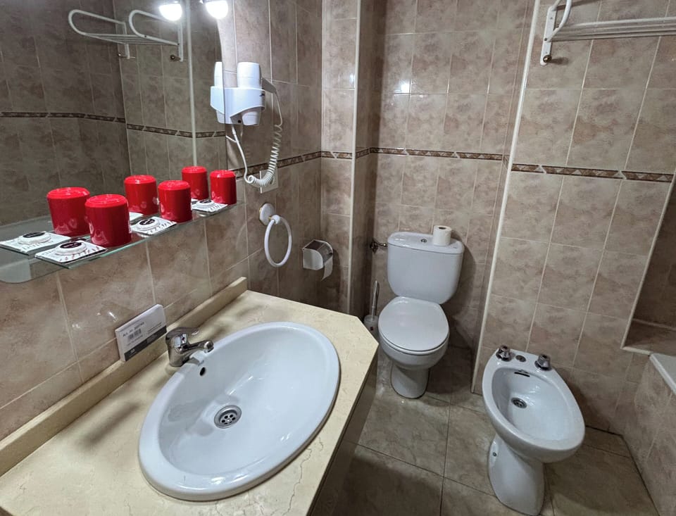 Shared Dormitory | Bathroom | Towels