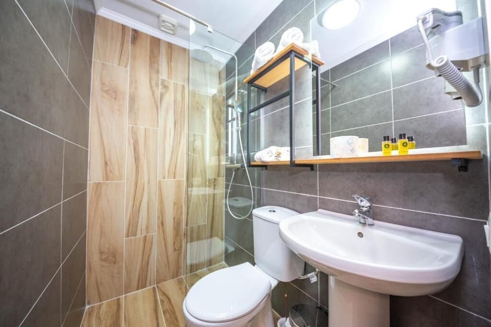 Double Room, City View | Bathroom | Shower, free toiletries, hair dryer, towels