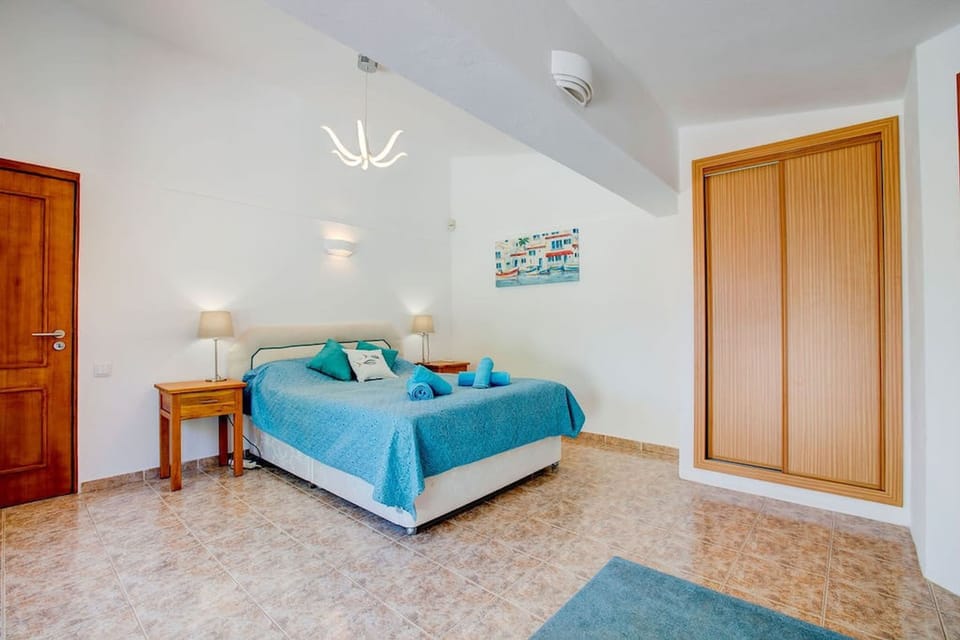 Villa Vale Verde 5 Bedroom Villa 10 min Walk to Villa in Carvoeiro