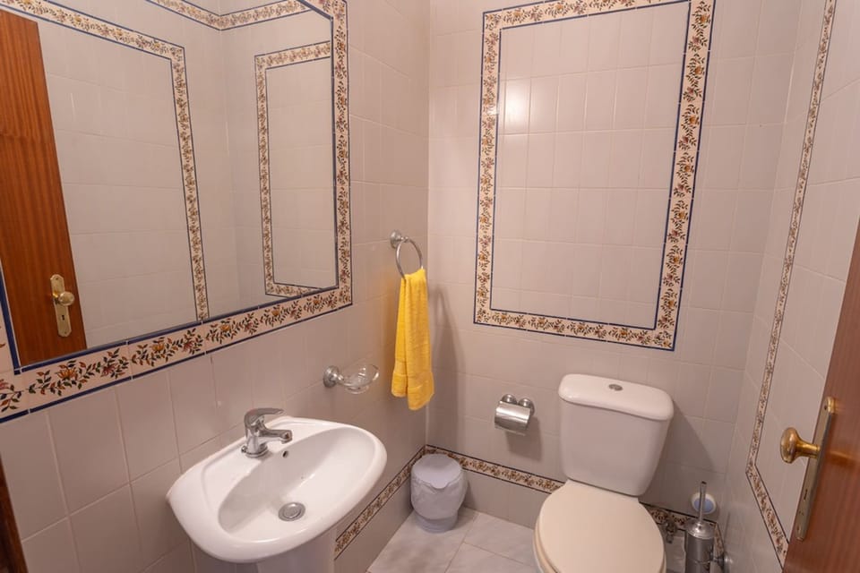 Joana Stunning Villa IS A 10 MIN Walk TO THE BEA Villa in Carvoeiro