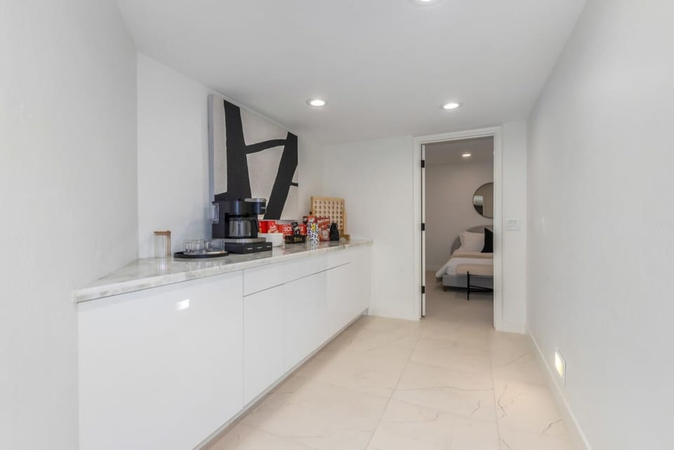 House | 5 bedrooms, desk, Internet