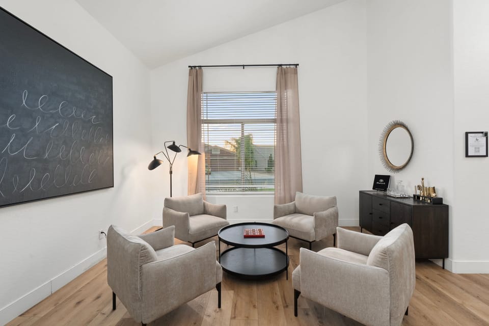 House | 6 bedrooms, desk, high-speed internet
