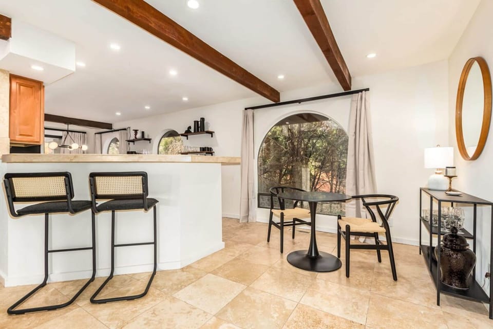 House | 4 bedrooms, desk, Internet