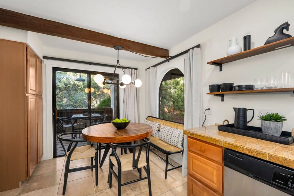 House | 4 bedrooms, desk, Internet