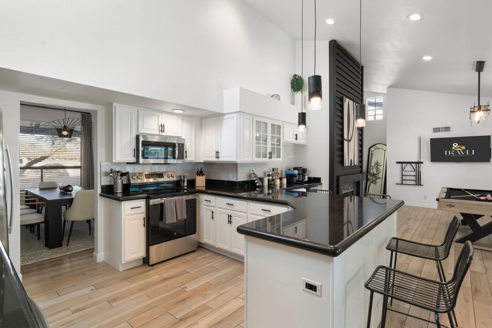 House | 5 bedrooms, high-speed internet