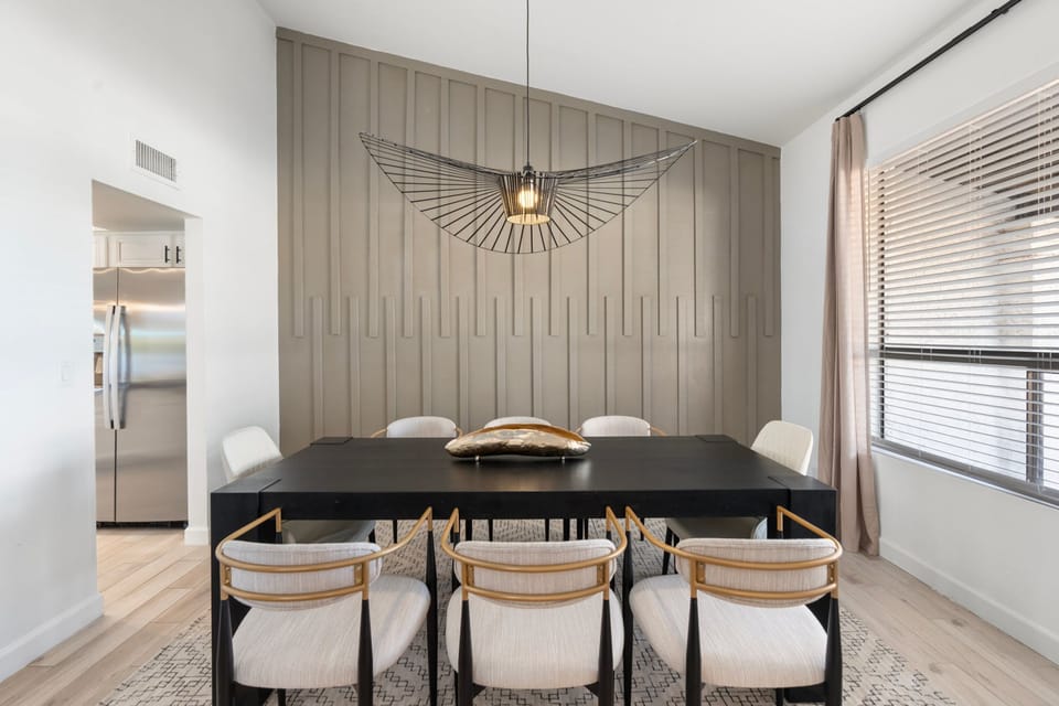House | 5 bedrooms, high-speed internet