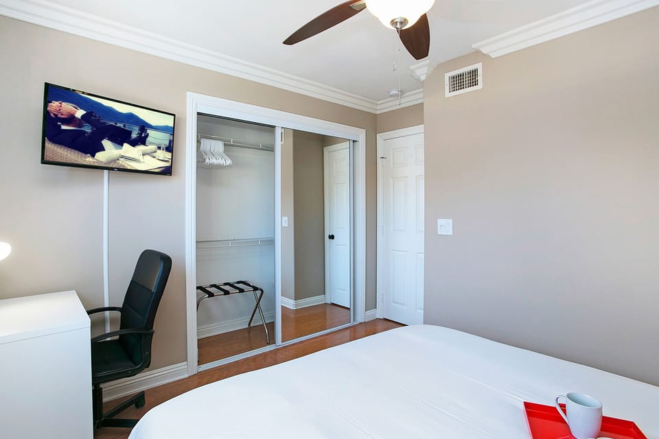 House | 2 bedrooms, desk, Internet