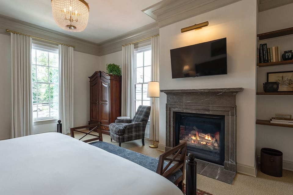 Suite (Sugar Maple Suite) | In-room safe, blackout drapes, WiFi (free), bed sheets