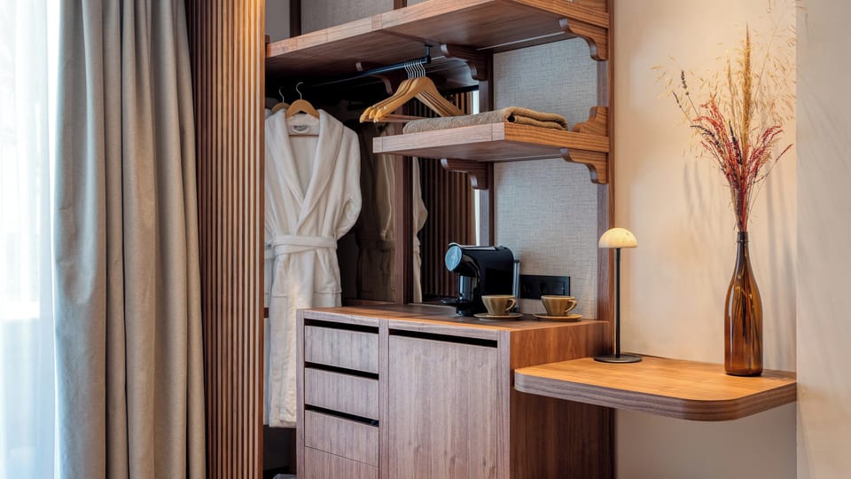 Desk, free WiFi, bed sheets