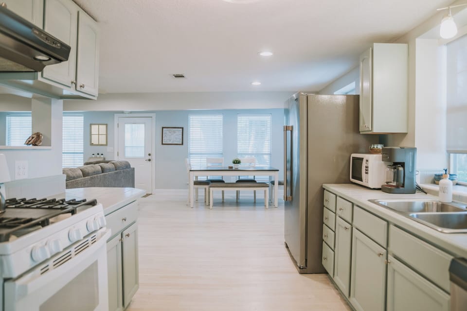 full kitchen 