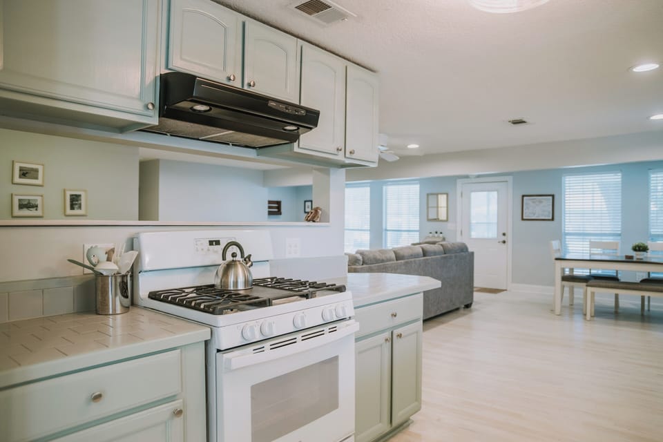 Full kitchen
