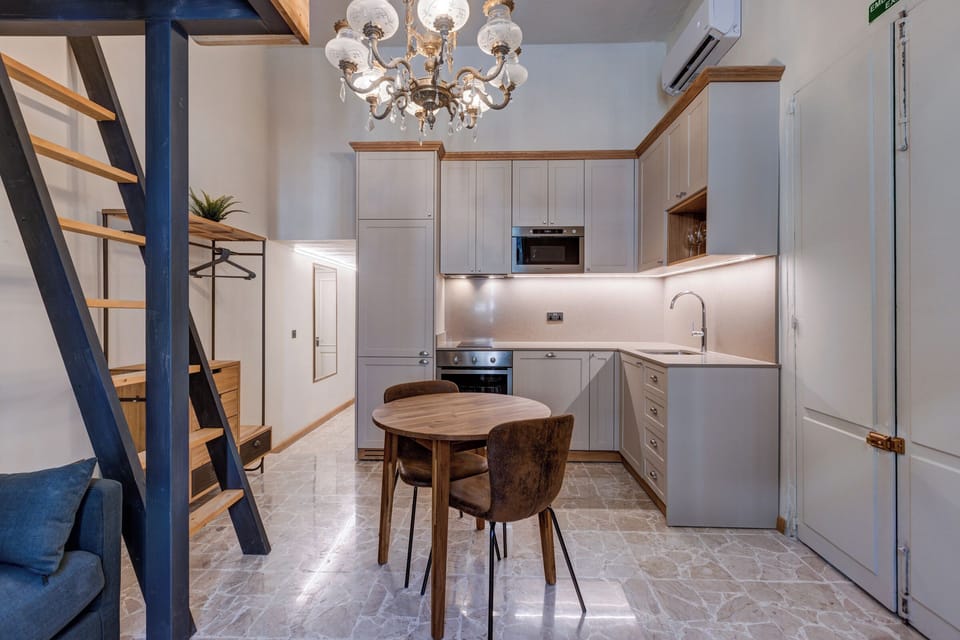 Luxury Apartment, Patio, City View | Private kitchen | Fridge, microwave, oven, stovetop