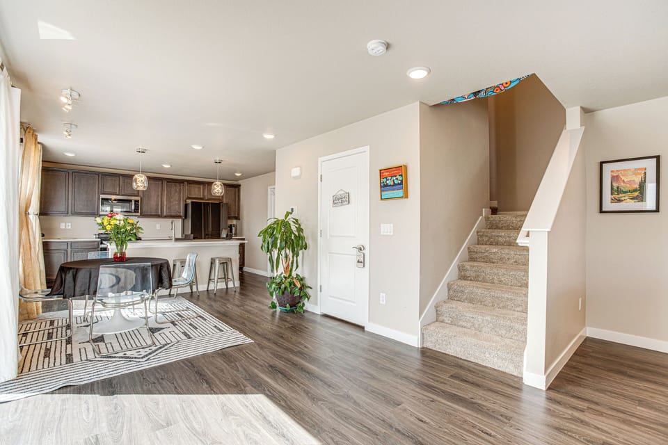 Dining Area | Dishes & Flatware Provided