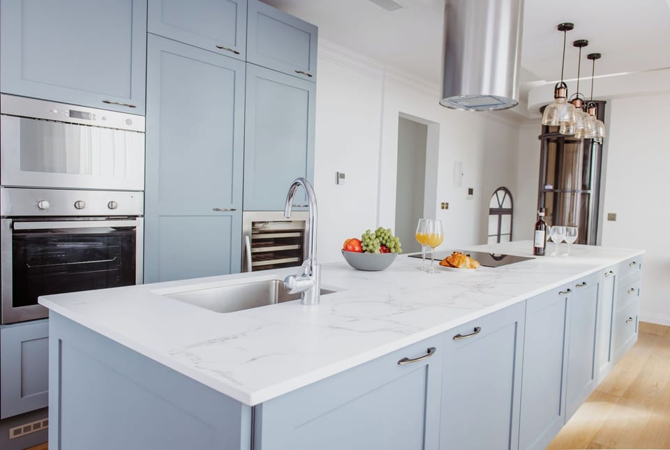 Apartment, Balcony, Sea View | Private kitchen | Fridge, microwave, oven, stovetop