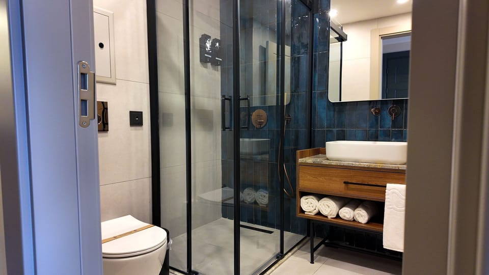 In-room safe, free WiFi, bed sheets