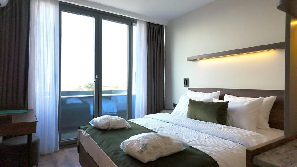 Economy Double Room, Non Smoking, Private Bathroom | In-room safe, free WiFi, bed sheets