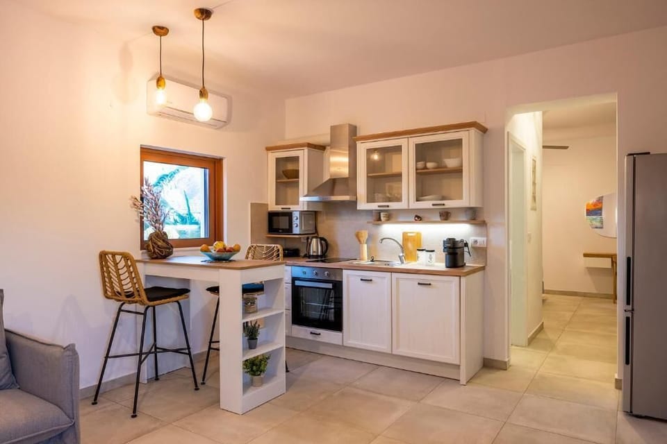 Comfort Villa, Hill View | Private kitchen | Full-size fridge, microwave, oven, stovetop