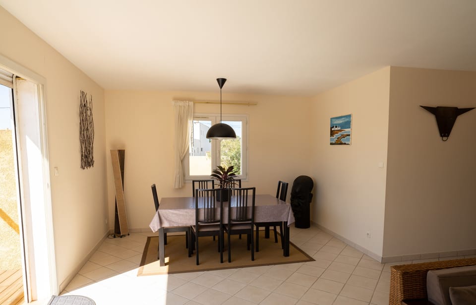Air-conditioned dining room opening onto the living room