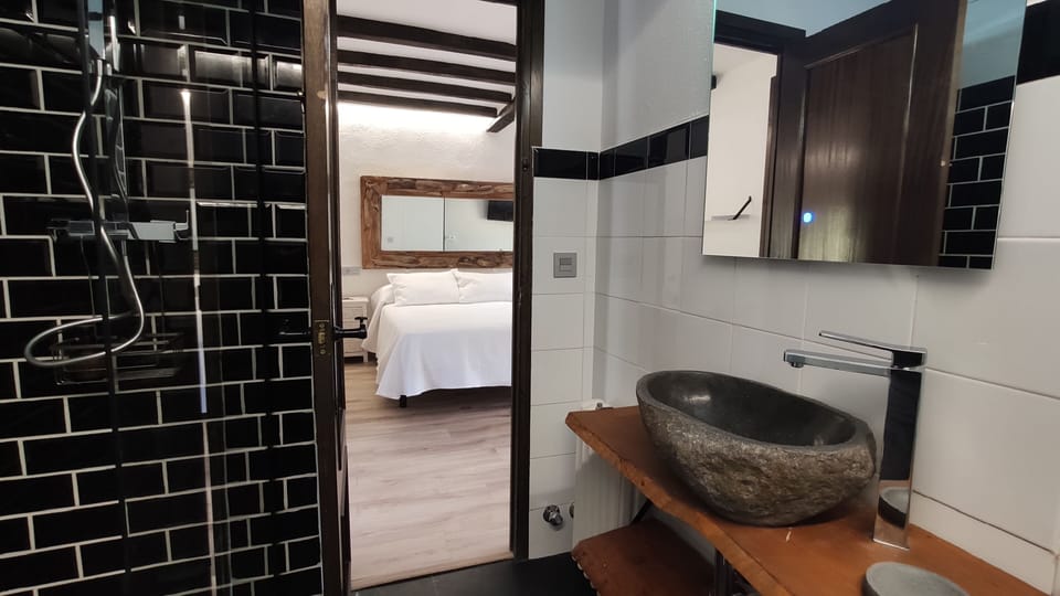 La Xana | Bathroom | Shower, hair dryer, towels, soap
