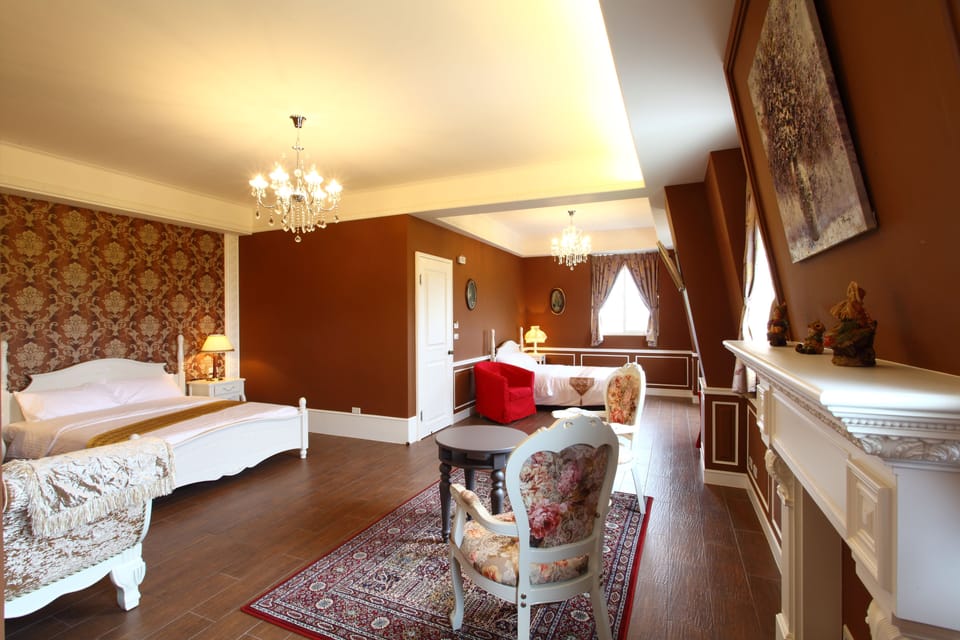 Deluxe Quadruple Room | Free cribs/infant beds, free WiFi, bed sheets