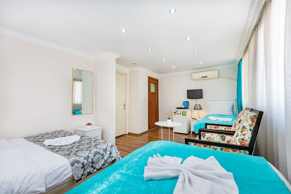 Family Room | Minibar, iron/ironing board, free WiFi, bed sheets