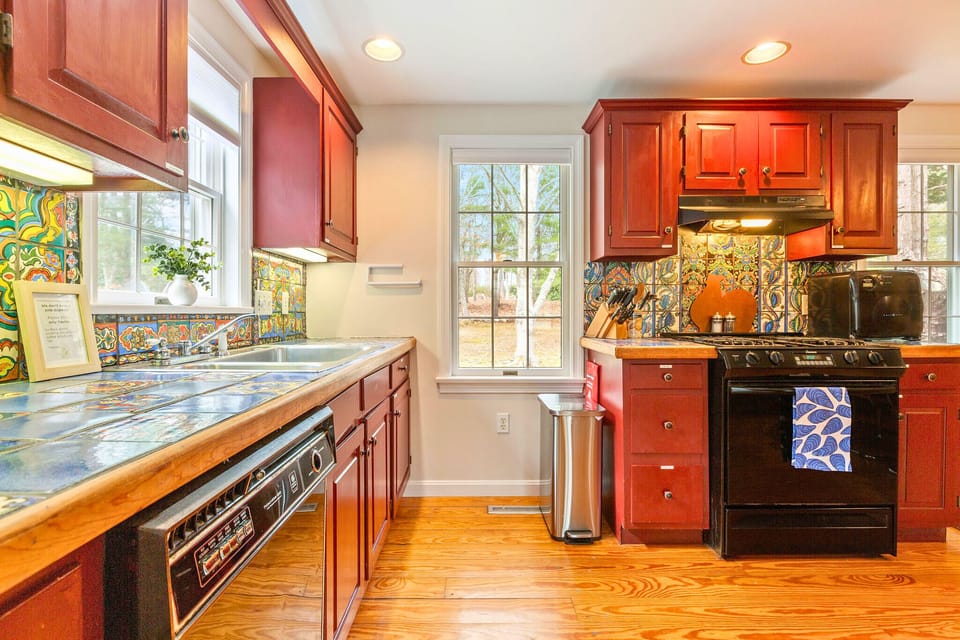 Enjoy the convenience of a home-cooked meal in our fully equipped kitchen.