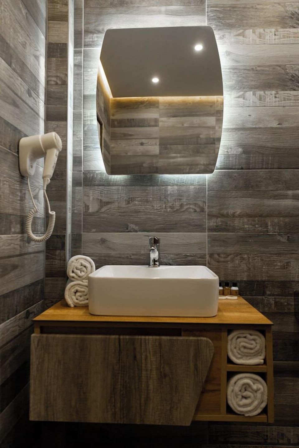 Basic Single Room, City View | Bathroom | Shower, hair dryer, bathrobes, slippers
