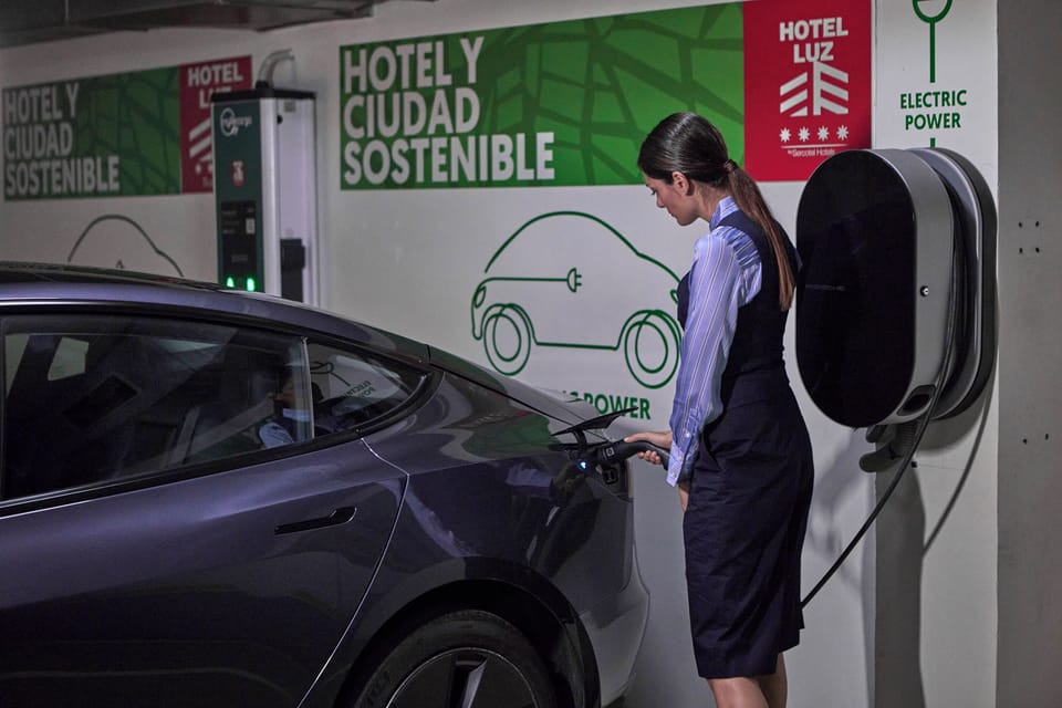 Electric vehicle charging station