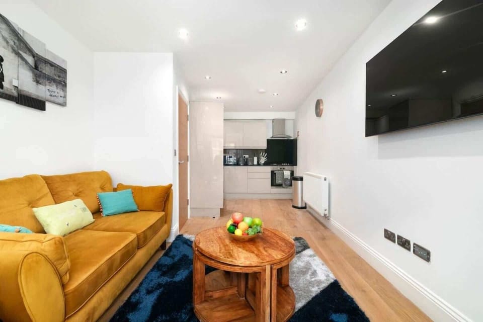 Modern open-plan kitchen flows seamlessly into a cosy living area with high-speed Wi-Fi and a Smart TV—perfect for cooking, relaxing and spending quality time together