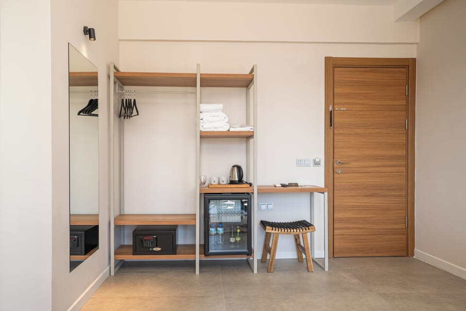 Family Suite, Balcony, Lake View | Room amenity