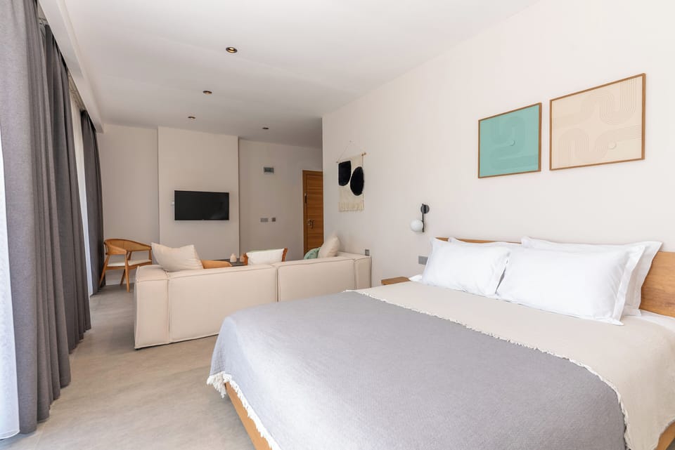 Deluxe Triple Room, Lake View | In-room safe, desk, blackout drapes, WiFi (free)