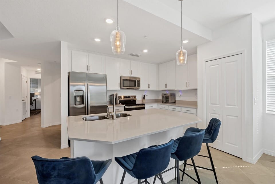 Bright, open, fully-equipped kitchen