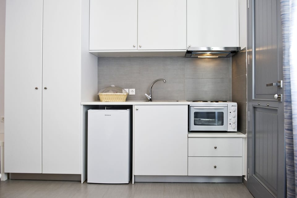 Superior Studio | Mini-refrigerator