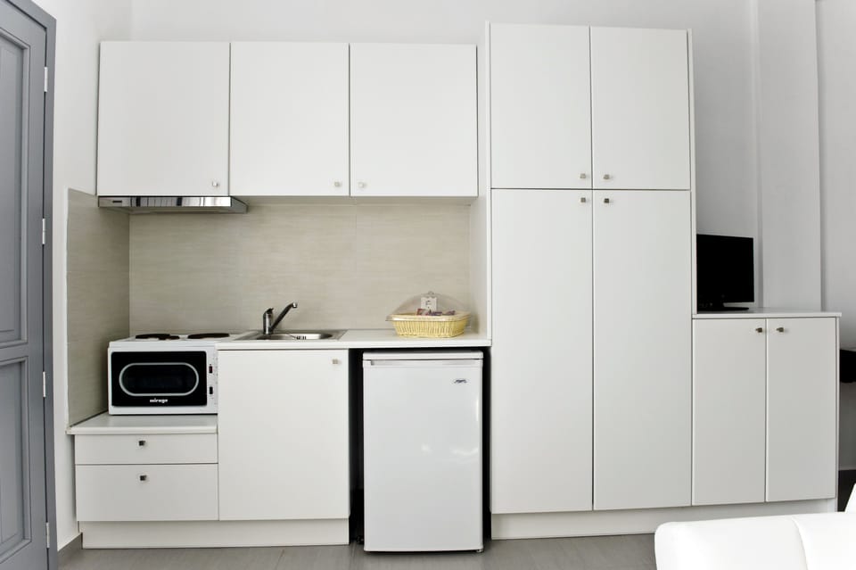 Superior Studio | Private kitchen | Fridge, oven, stovetop, espresso maker