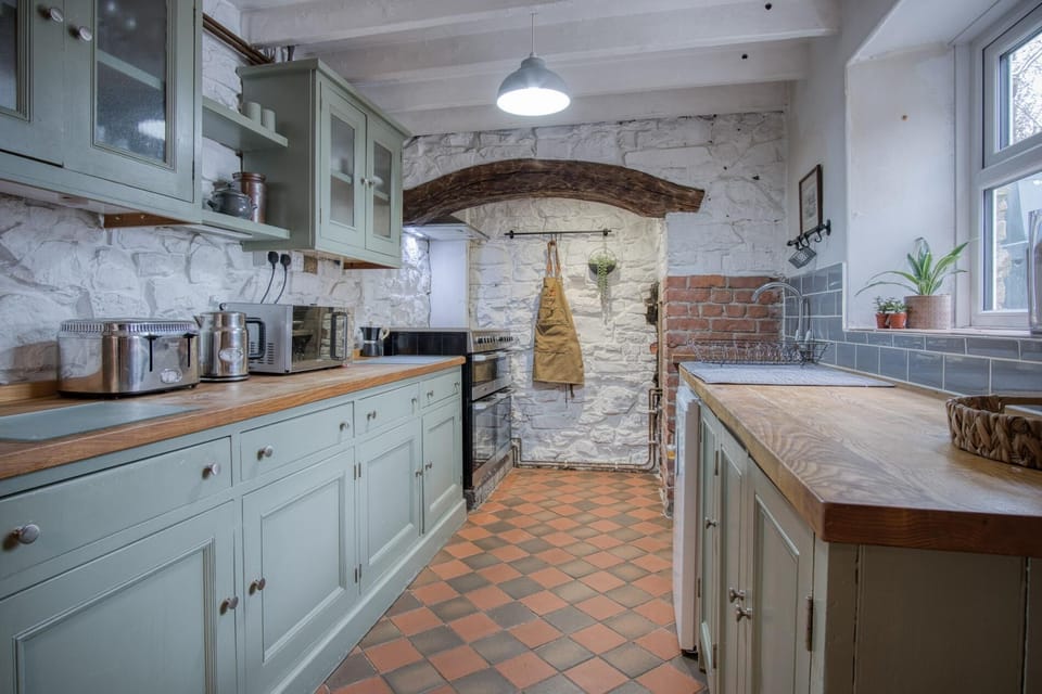 Woodcocks House - 3 Bedroom Holiday Home - Kilgetty (25070)