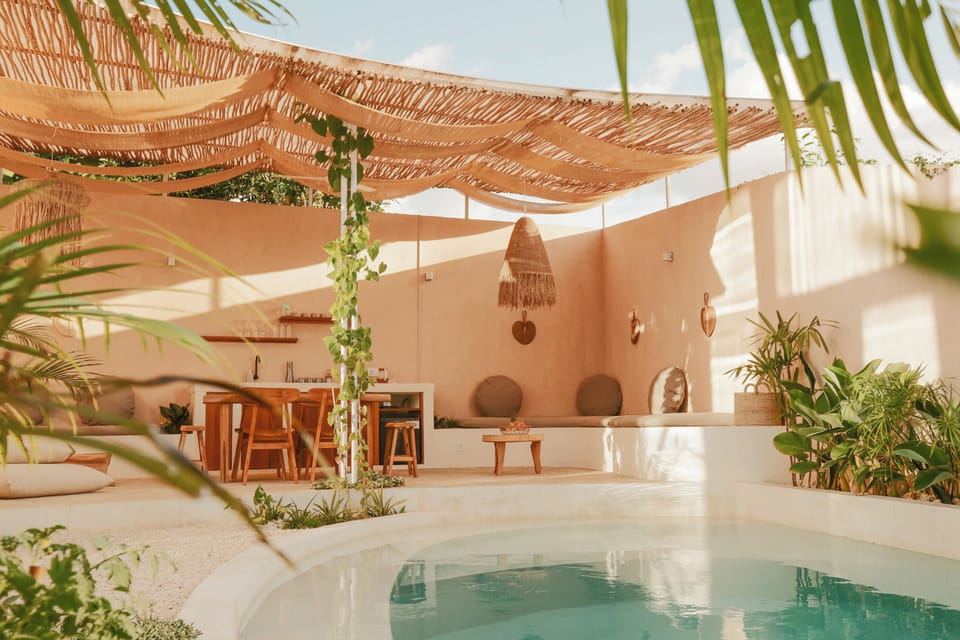 2 outdoor pools