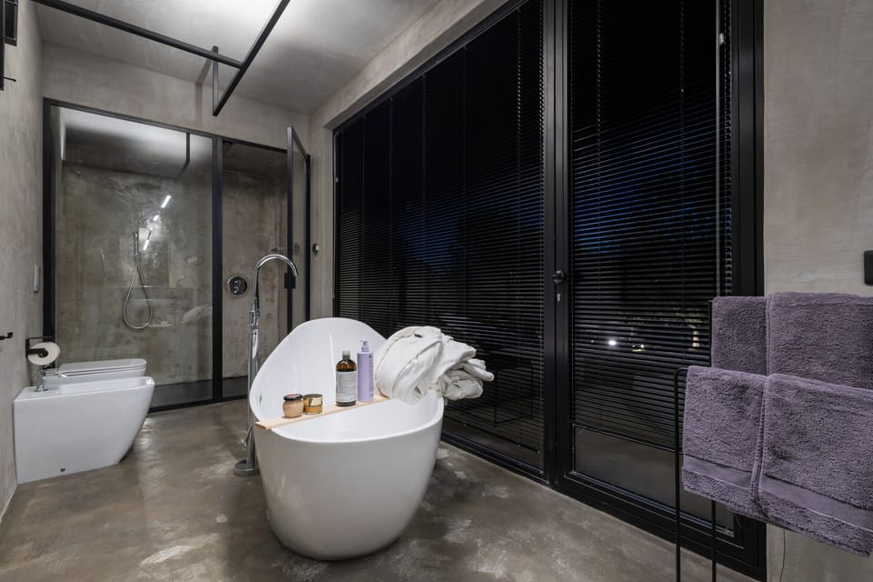 Deluxe Double Room, Garden View (Camera doppia deluxe,vista giardino 1) | Bathroom | Free toiletries, hair dryer, slippers, bidet