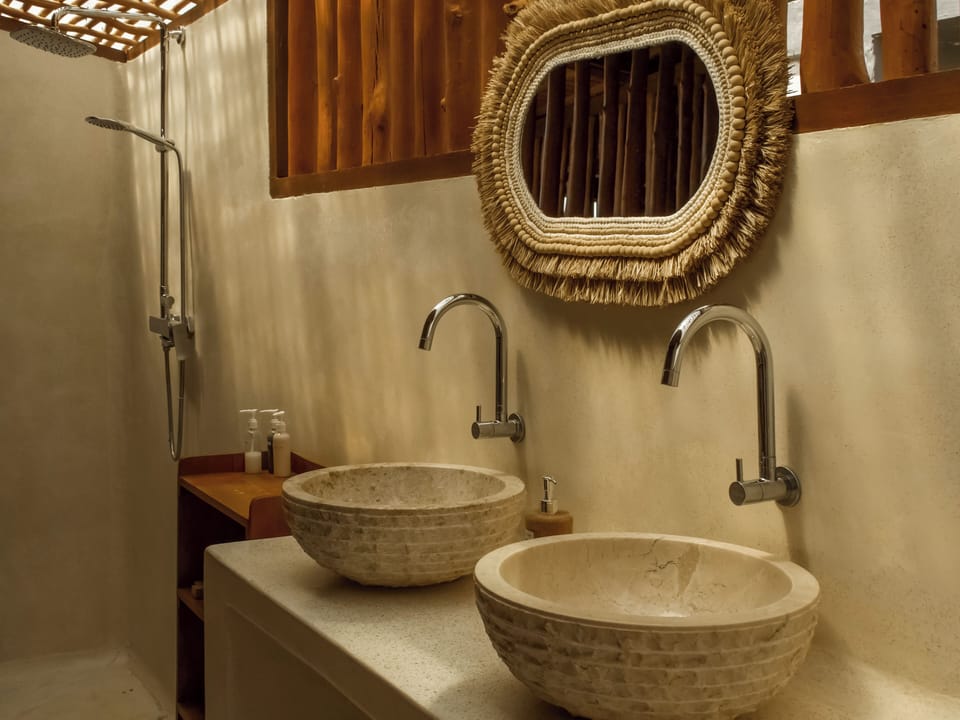Deluxe Villa, Ocean View | Bathroom | Shower, hair dryer, bidet, towels