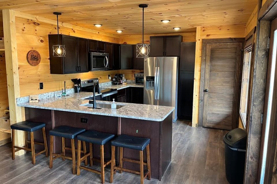 Fully stocked kitchen w/stainless steel appliances, keurig & air fryer/toaster