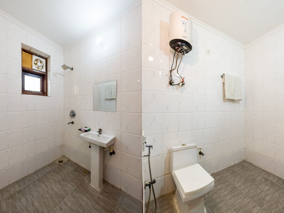 Deluxe Room, Balcony, Garden View | Bathroom | Shower, free toiletries, slippers, towels