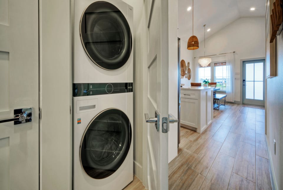 Washer and dryer. (Casa Rita)