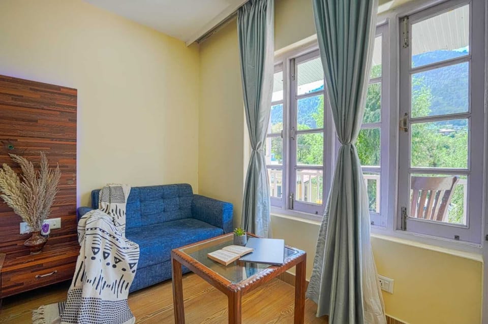 Premium Room, Mountain View | Living area
